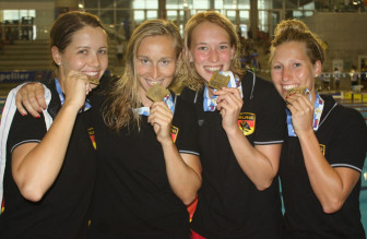 Stephanie Kasperski, Julia Schatz, Anke Palm und Jessica Luster mit Bronze in der 4 x 25 m Puppenstaffel